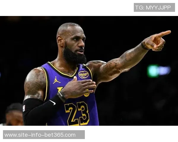 里夫斯称詹姆斯回归将提升全队表现他是无可替代的全能组织者