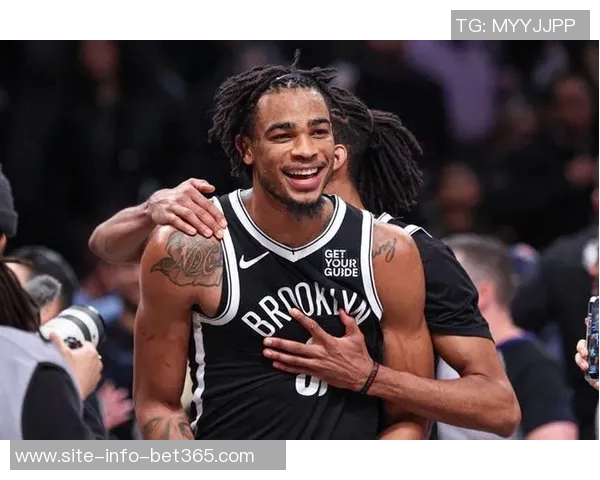 克拉克斯顿全能表现闪耀赛场17分9板7助4帽助球队取得胜利