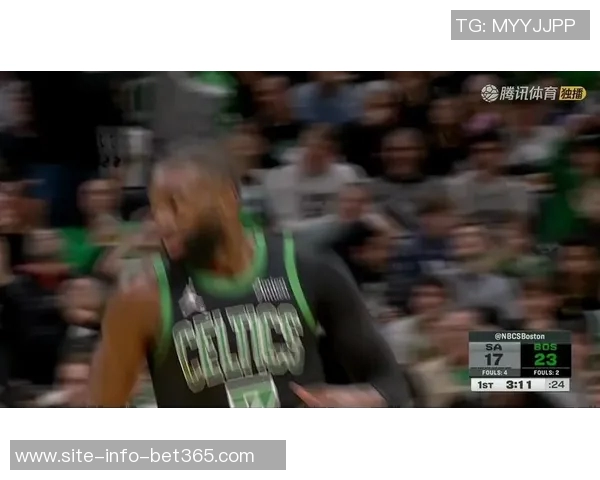 杰伦布朗表现出色17投8中斩获20分外加8篮板5助攻4抢断三分球命中率待提升