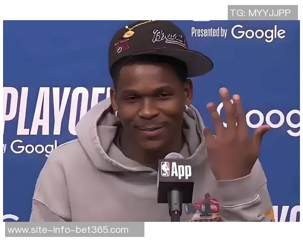 爱德华兹表现出色半场13投8中三分3中5贡献21分并抢断4次